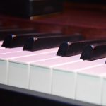 Apprendre sur un clavier ou sur un vrai piano
