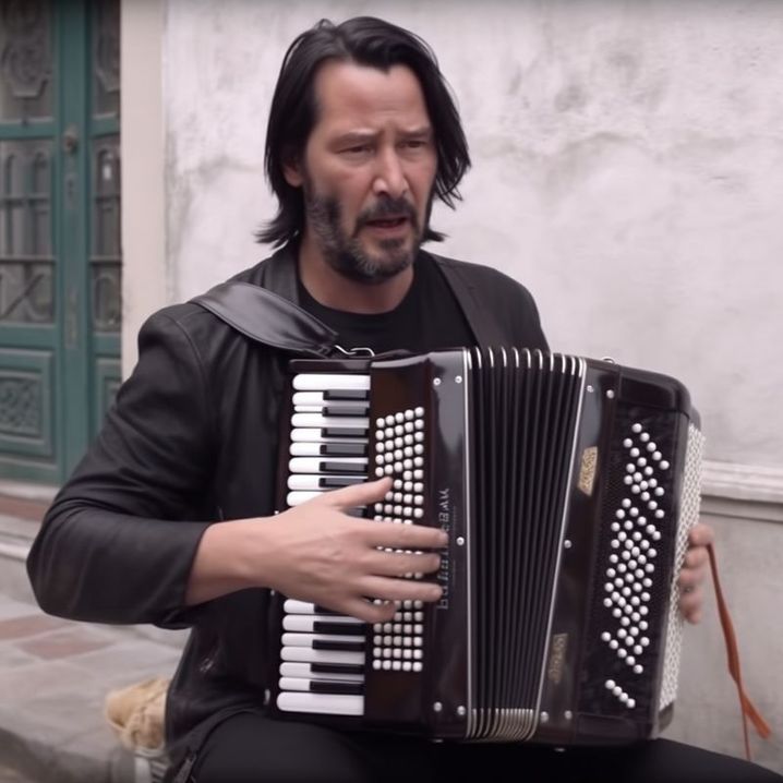 Keanu Reeves joue l'accordéon
