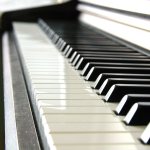 Je suis débutant en piano, que puis-je jouer ?