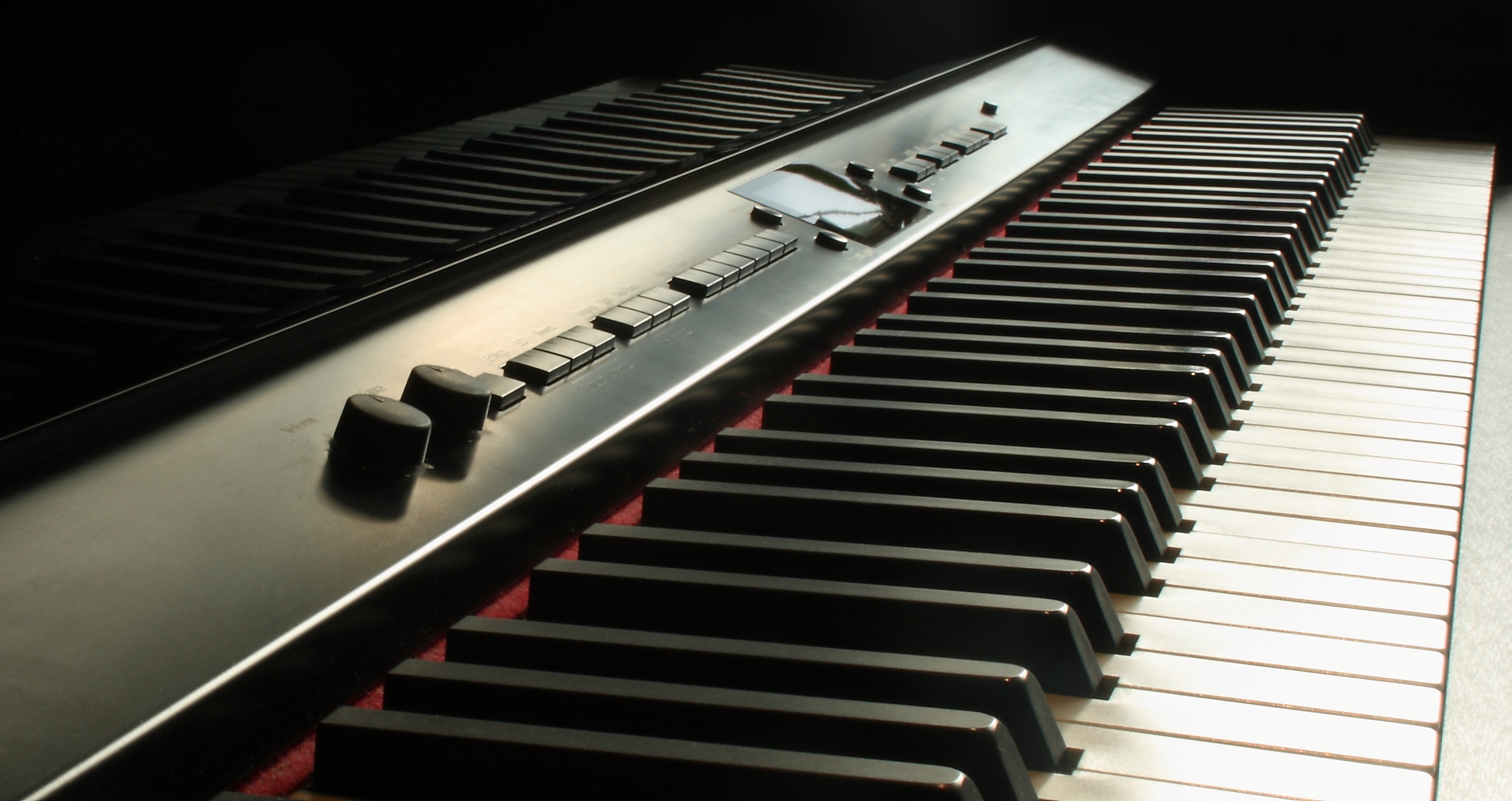 apprendre-sur-un-clavier-electronique-ou-sur-un-vrai-piano