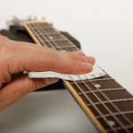 Les opérations pour entretenir la guitare