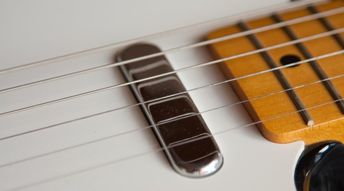 Pourquoi ma guitare se désaccorde-t-elle ?